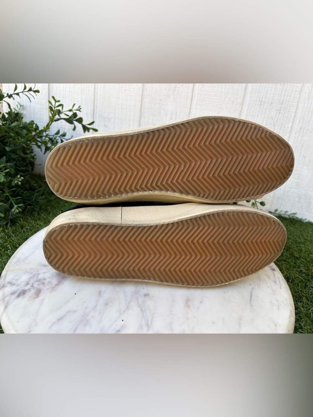 GOLDEN GOOSE
Women'Mid Star in black Zappa with black glitter star Sz 40 
$695 - Picture 17 of 17